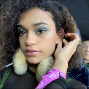 Meet your Posher, Raela